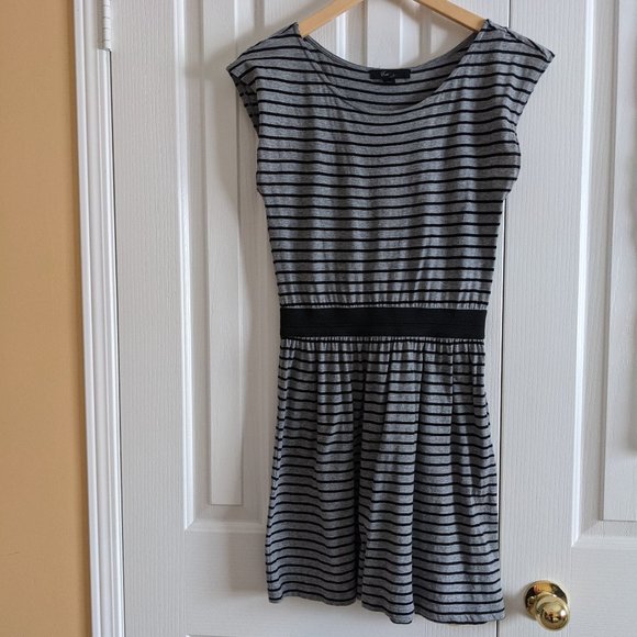 Forever 21 Dresses & Skirts - Striped sleeveless dress (Medium)